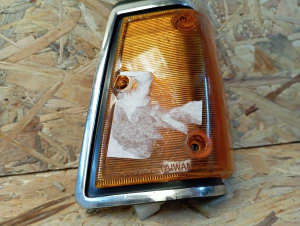 Right front Turn Signal NISSAN Pick Up I (720) Imagem-1