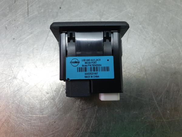 Módulo USB / AUX / IPOD NISSAN X-Trail (T32) Imagem-2