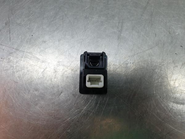 Módulo USB / AUX / IPOD NISSAN X-Trail (T32) Imagem-1