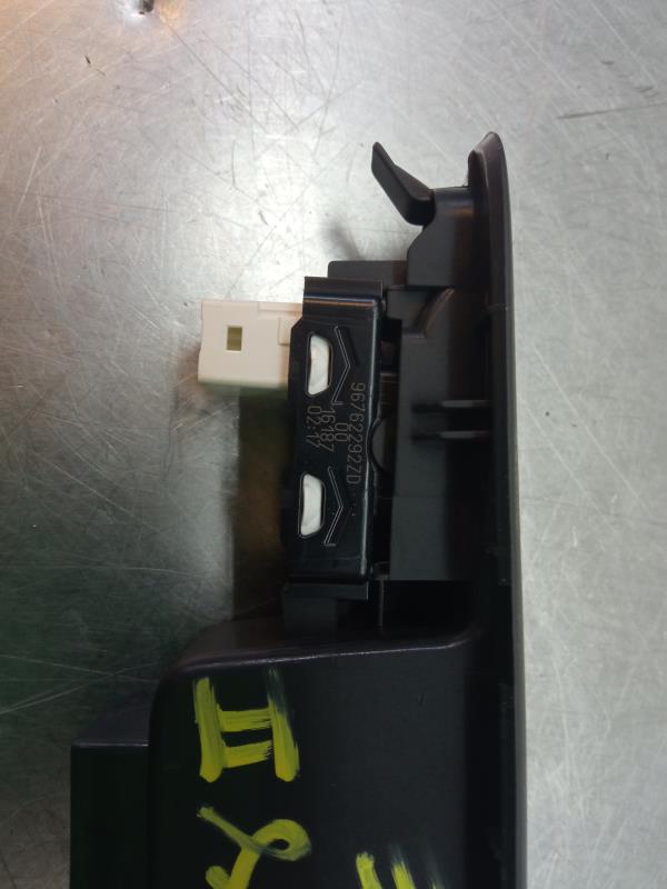 Commande / interrupteur lève-vitre Arrière gauche PEUGEOT 308 II Imagem-2