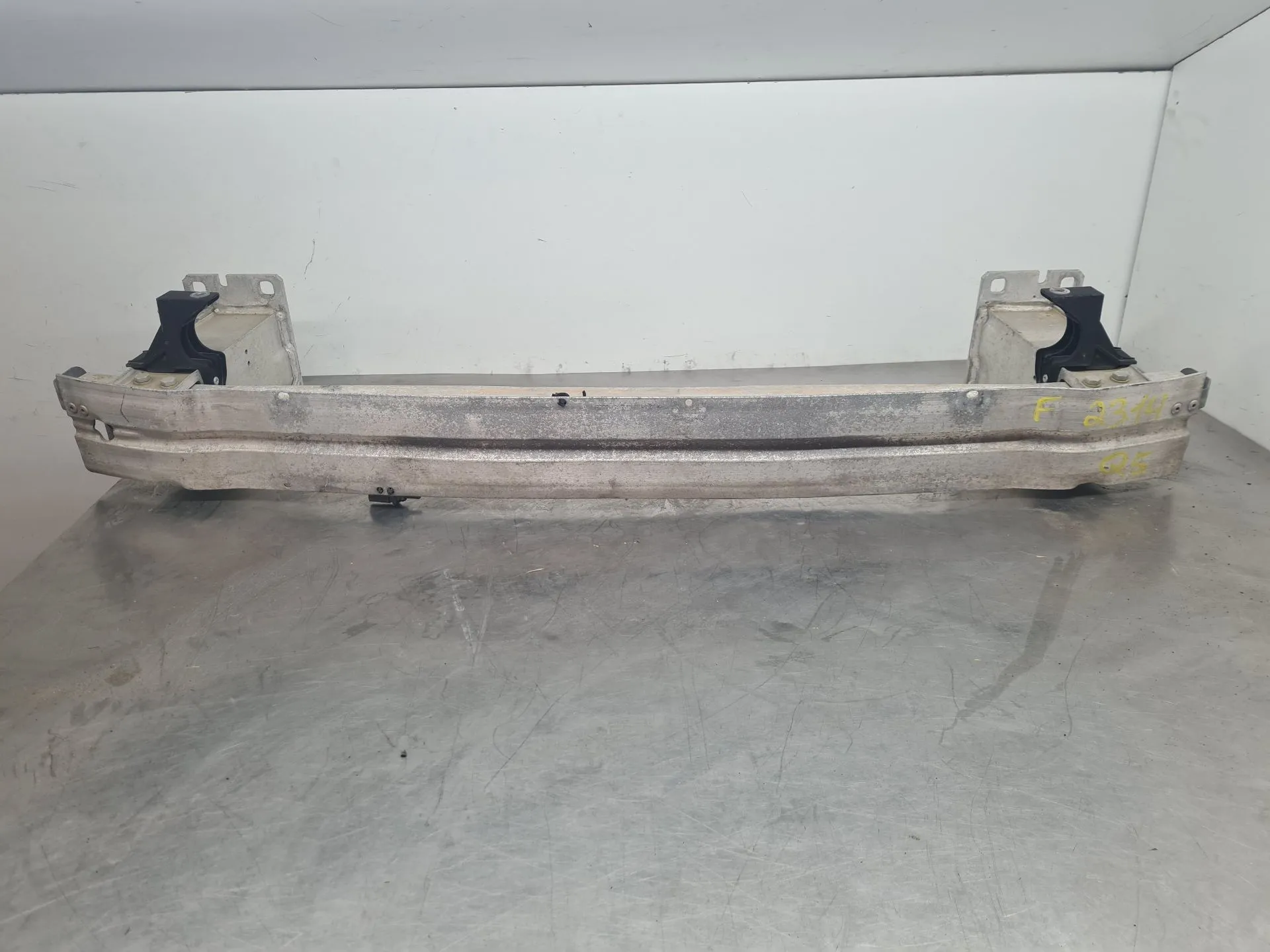 Front bumper reinforcement AUDI Q5 (8R)