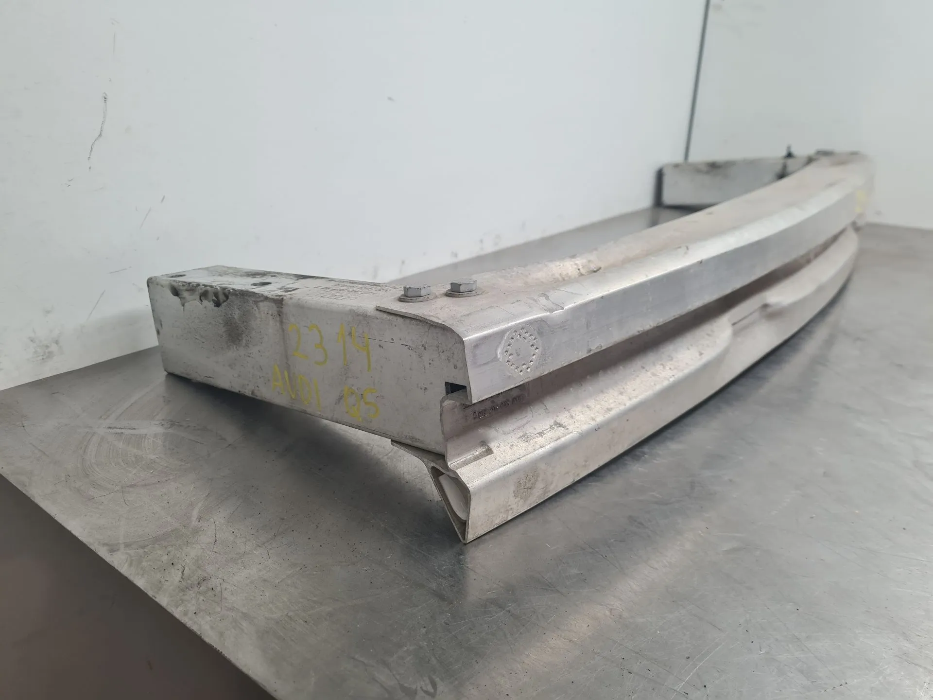 Rear bumper reinforcement AUDI Q5 (8R) Imagem-1