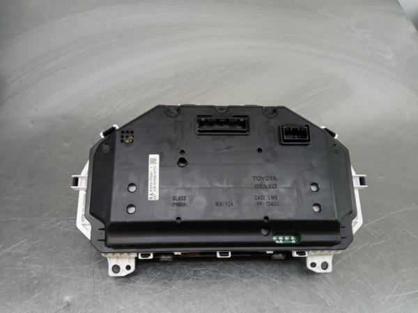 Quadrante / painel de instrumentos TOYOTA Yaris (_P13_) Imagem-1