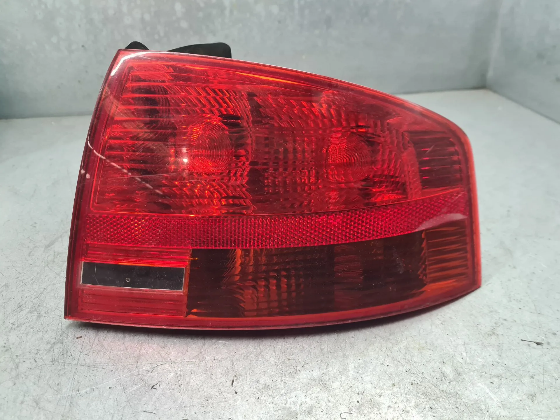 Right Tail light AUDI A4 (8EC, B7)