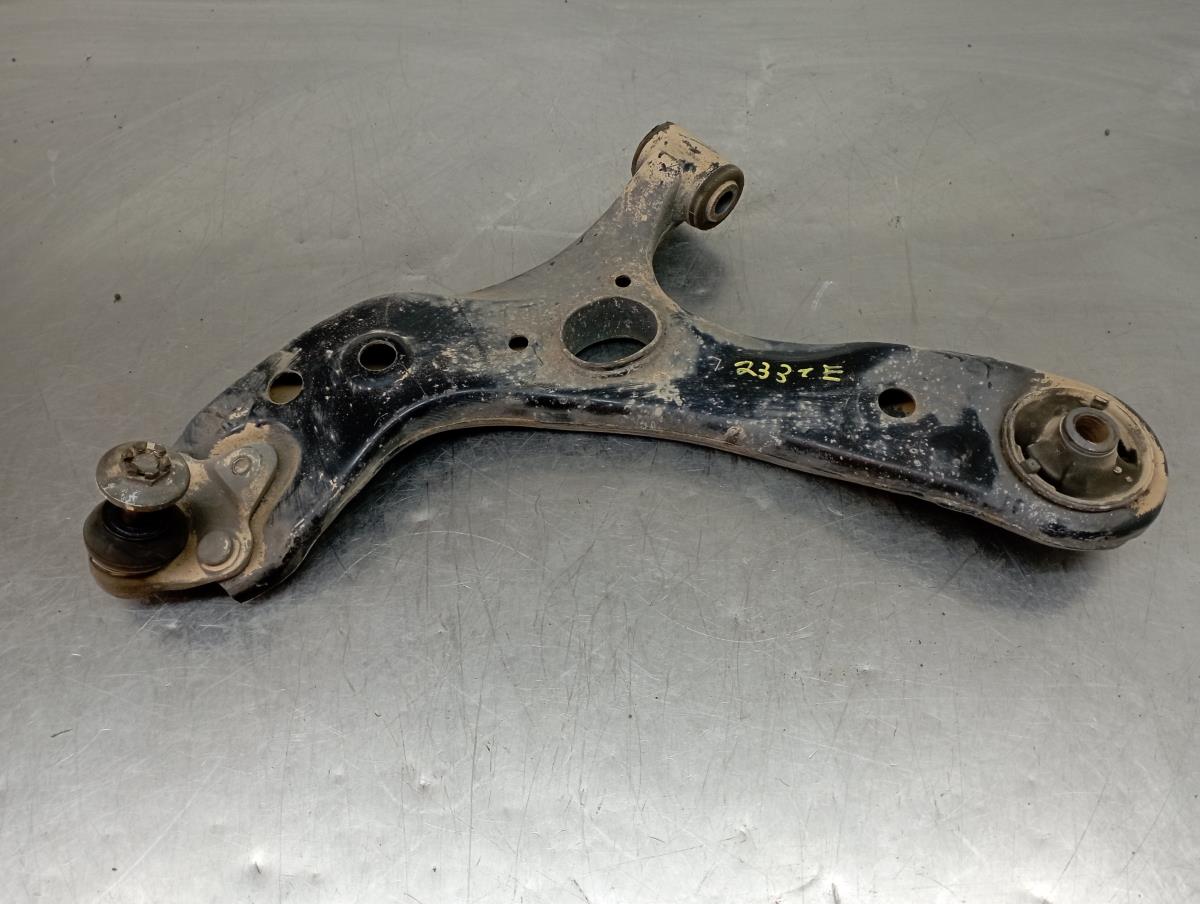 Braccio di sospensione anteriore sinistro LEXUS CT (ZWA10_)