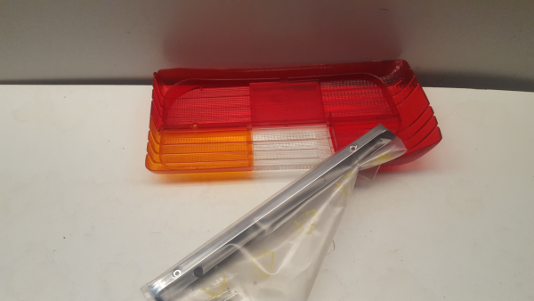 Feu arrière Gauche PEUGEOT 104 Imagem-1