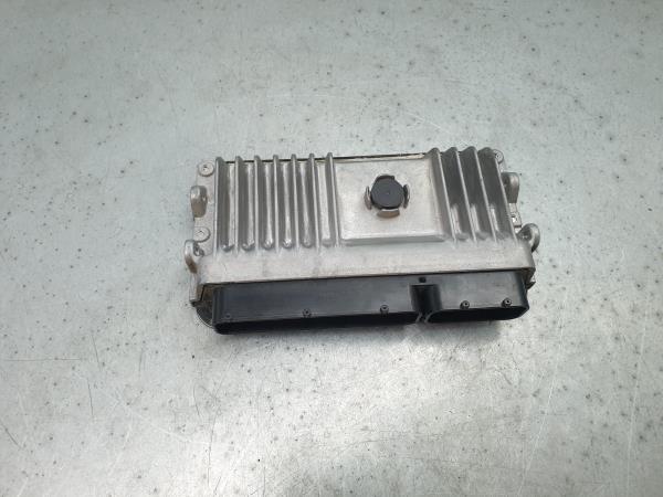 Engine control unit / ECU TOYOTA Yaris (_P13_)
