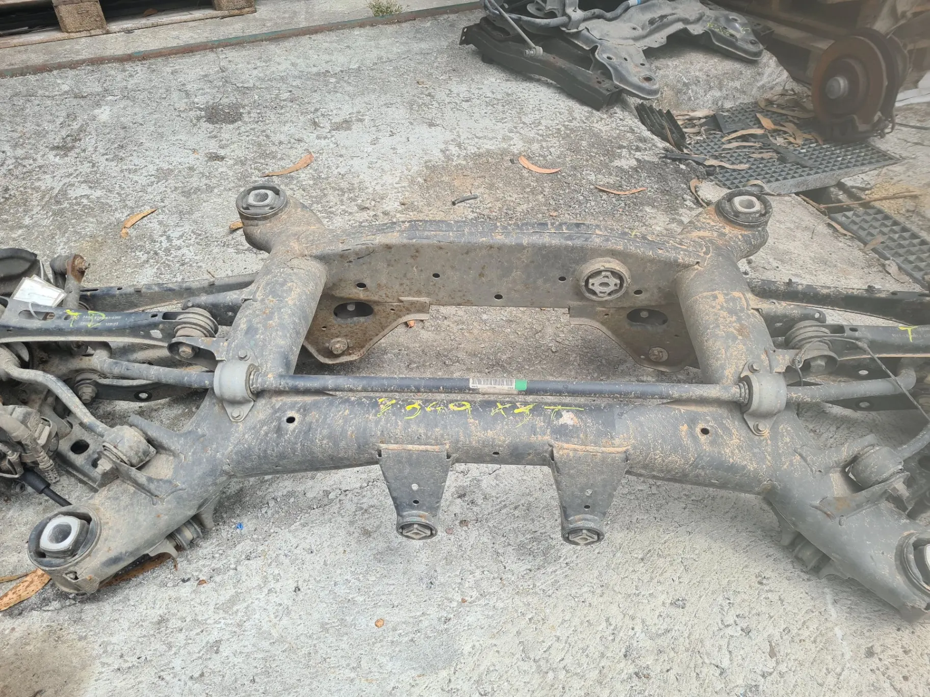 Subchasis trasero BMW X3 (F25) Imagem-1