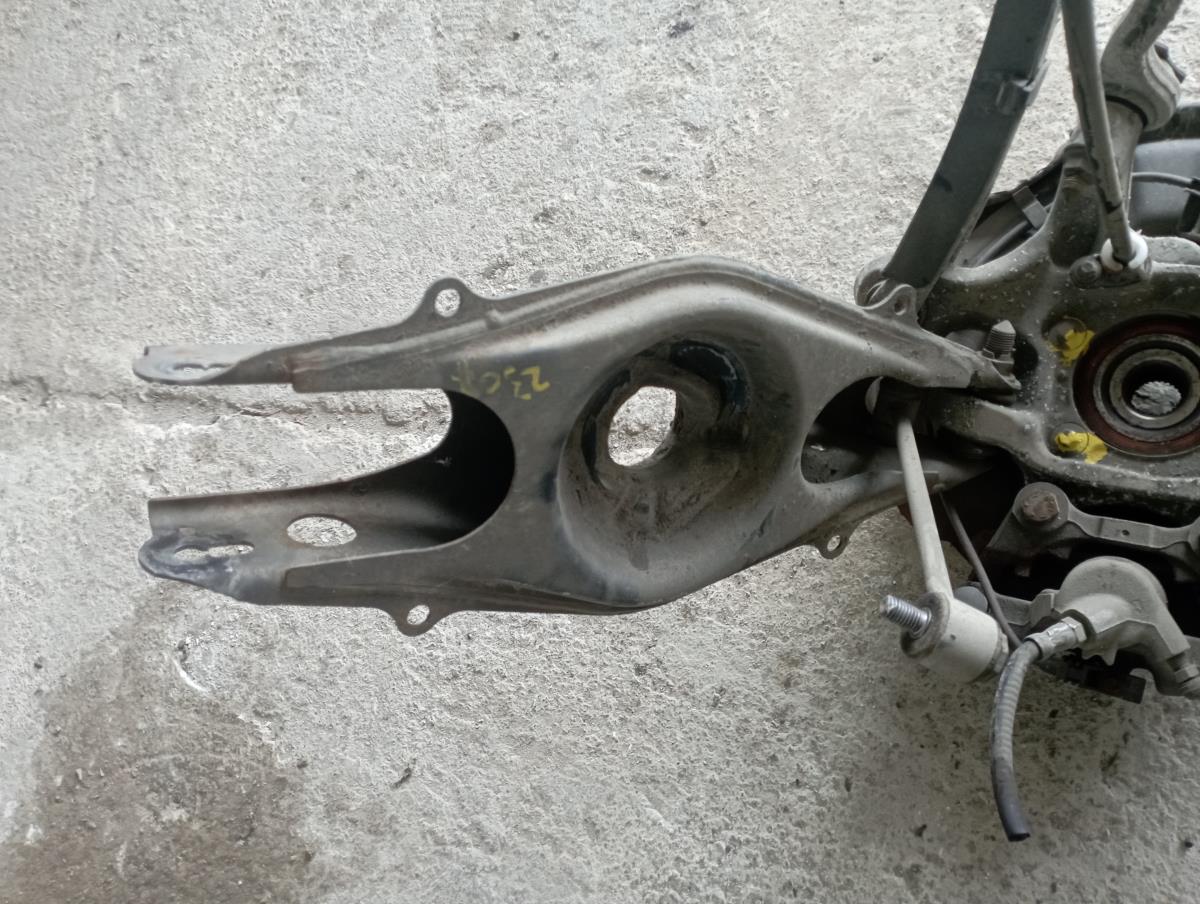 Brazo suspensión trasero derecho MERCEDES-BENZ Classe C (W204)