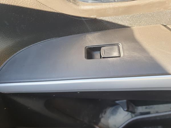 Comando / botão / interruptor vidros frente direito SUZUKI SX4 S-Cross (JY)