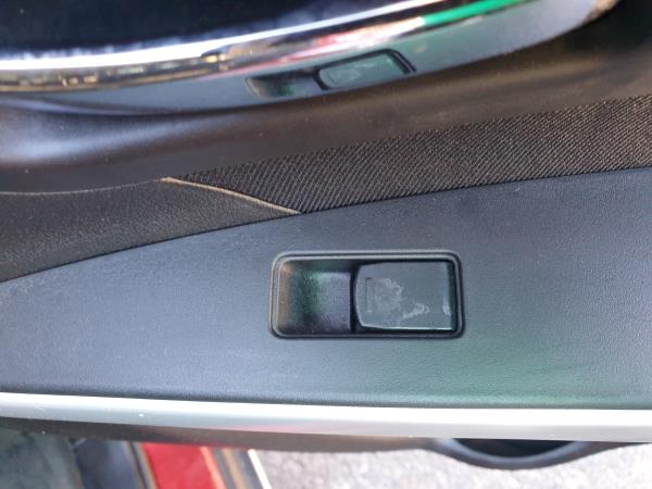 Comando / botão / interruptor vidros trás direito SUZUKI SX4 S-Cross (JY)