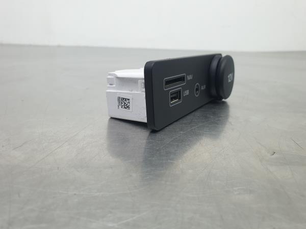 Módulo USB / AUX / IPOD JAGUAR XE (X760) Imagem-1