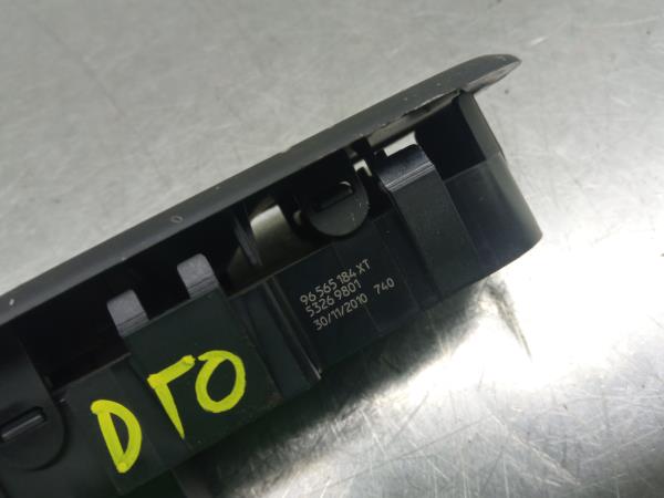 Mando / interruptor elevalunas delantero derecho PEUGEOT 308 CC Imagem-2