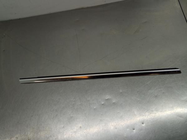 Raspador do vidro da porta frente direita MERCEDES-BENZ Classe A (W176)