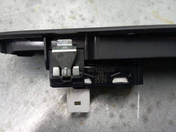 Mando / interruptor elevalunas delantero derecho PEUGEOT 308 II Imagem-2