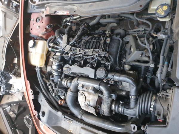 Motor para peças VOLVO V50 (MW)