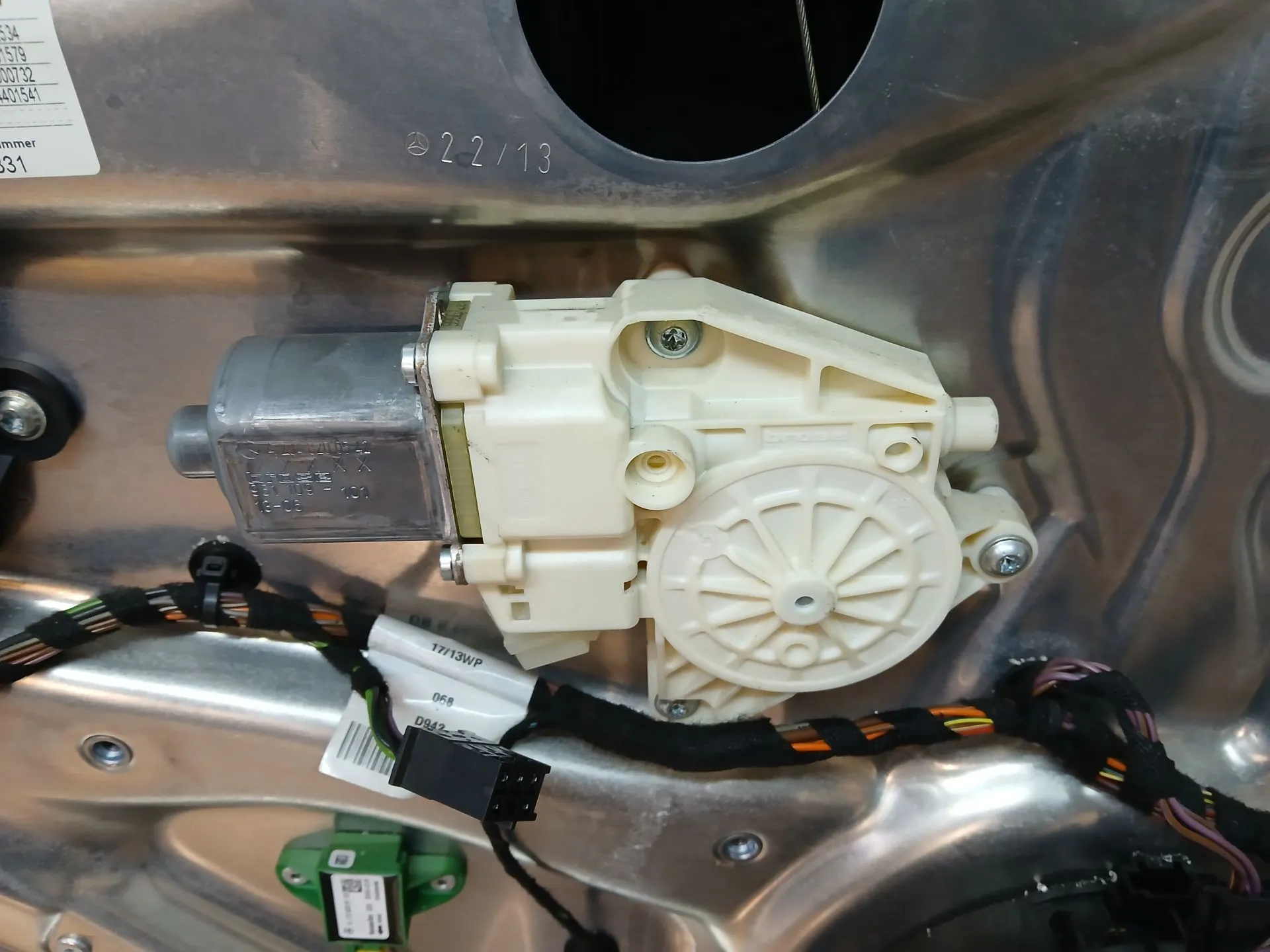 Elevador vidros trás esquerdo MERCEDES-BENZ Classe E (W212) Imagem-1