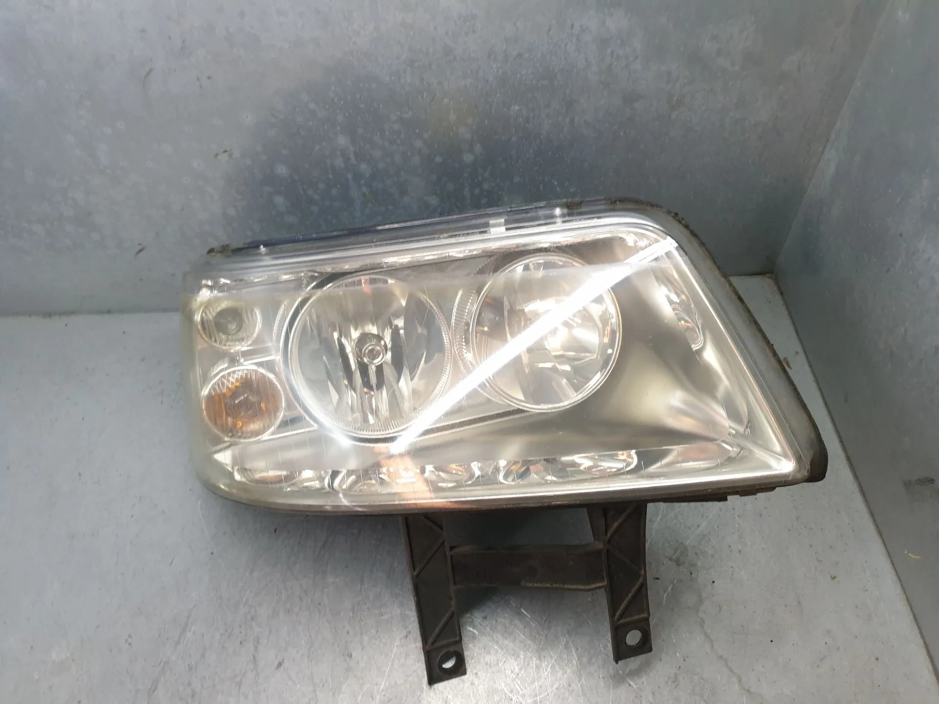 Ótica / farol direita VOLKSWAGEN Multivan Imagem-1