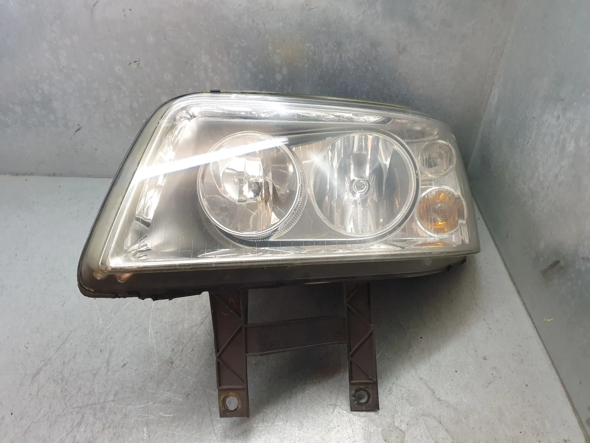 Faro anteriore sinistro VOLKSWAGEN Multivan