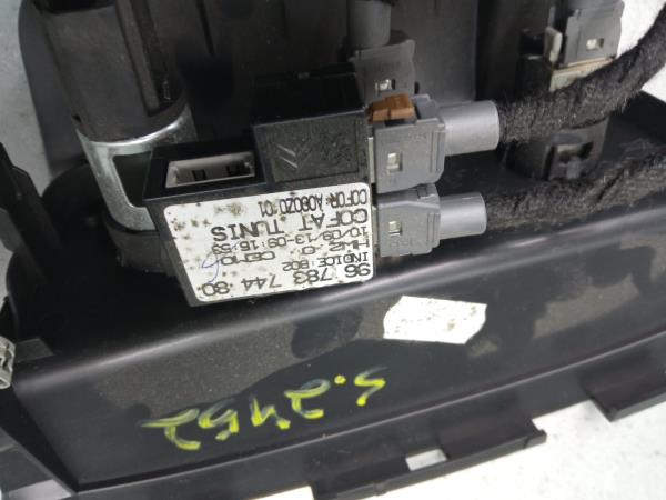 Módulo USB / AUX / IPOD PEUGEOT 2008 I (CU_) Imagem-2