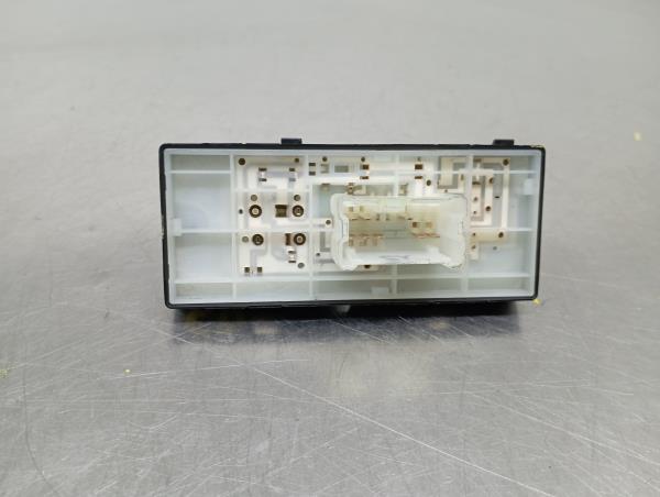 Mando / interruptor elevalunas delantero derecho NISSAN Micra V (K14) Imagem-1