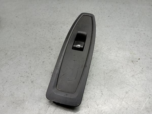 Mando / interruptor elevalunas delantero derecho BMW 1 (F21) Imagem-1