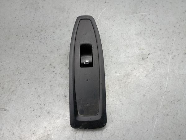 Mando / interruptor elevalunas delantero derecho BMW 1 (F21)