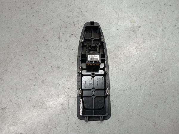 Mando / interruptor elevalunas delantero derecho BMW 1 (F21) Imagem-2