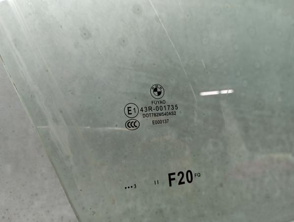 Right front door glass BMW 1 (F20) Imagem-1