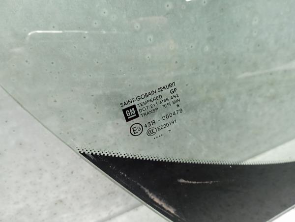 Right rear triangle window OPEL Corsa E Imagem-1