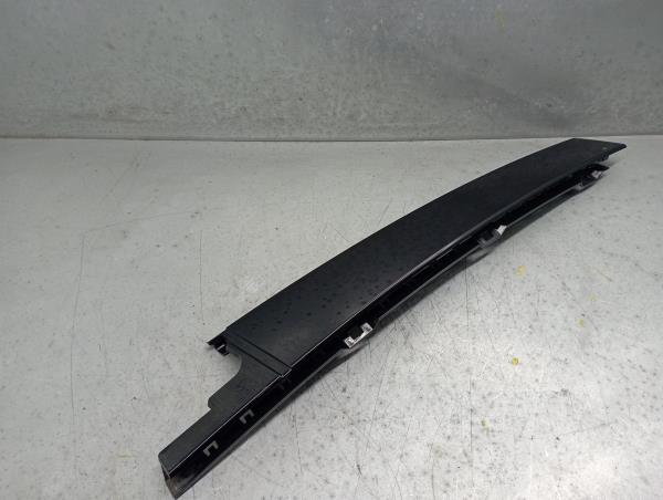 Friso Embelezador Esq Pilar/Porta VOLKSWAGEN Golf Sportsvan (AM1)