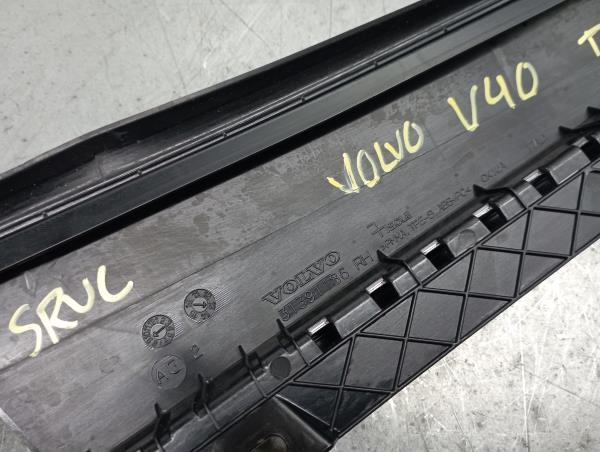 Friso Embelezador Dto Pilar/Porta VOLVO V40 Hatchback Imagem-2