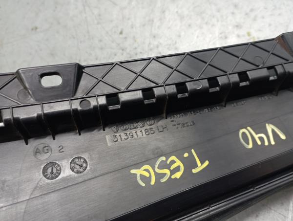 Friso Embelezador Esq Pilar/Porta VOLVO V40 Hatchback Imagem-2