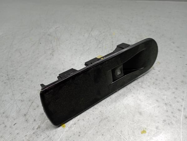 Mando / interruptor elevalunas delantero derecho RENAULT Clio IV (BH_)