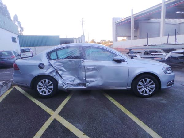 Lève-vitre avant Droite VOLKSWAGEN Passat (362)