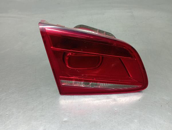 Feu de coffre Gauche VOLKSWAGEN Passat (362)