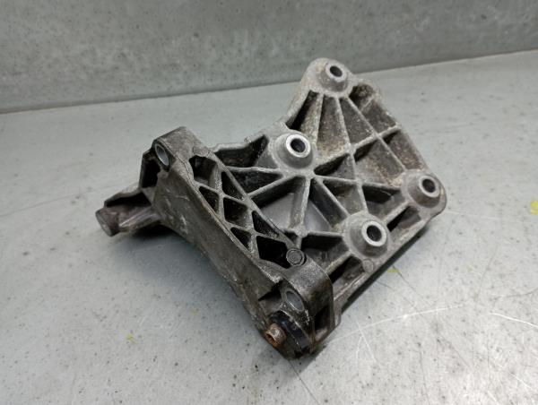 Alternator bracket BMW 3 Touring (E91) Imagem-1