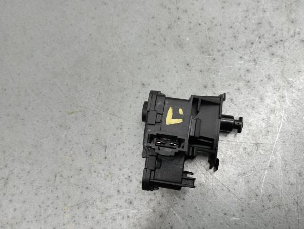 Attuatore Serratura serbatoio carburante VOLKSWAGEN T-Roc (A11) Imagem-4