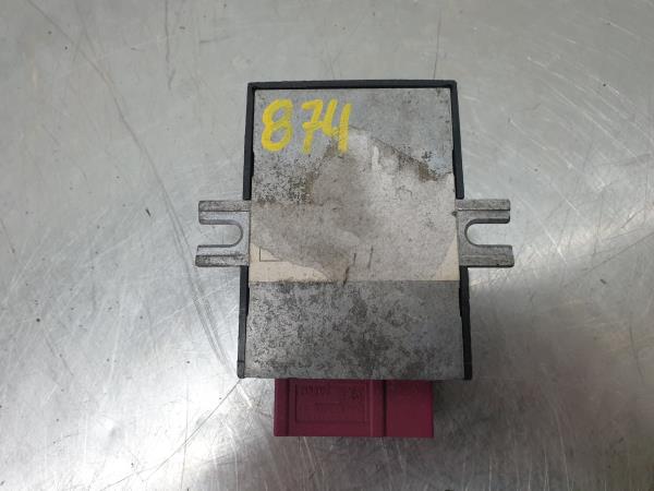 Fuel control unit / Fuel ECU BMW 1 (E87) Imagem-1