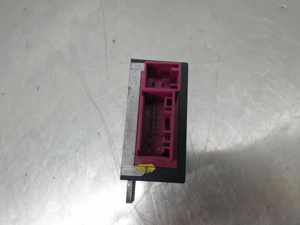 Fuel control unit / Fuel ECU BMW 1 (E87) Imagem-2