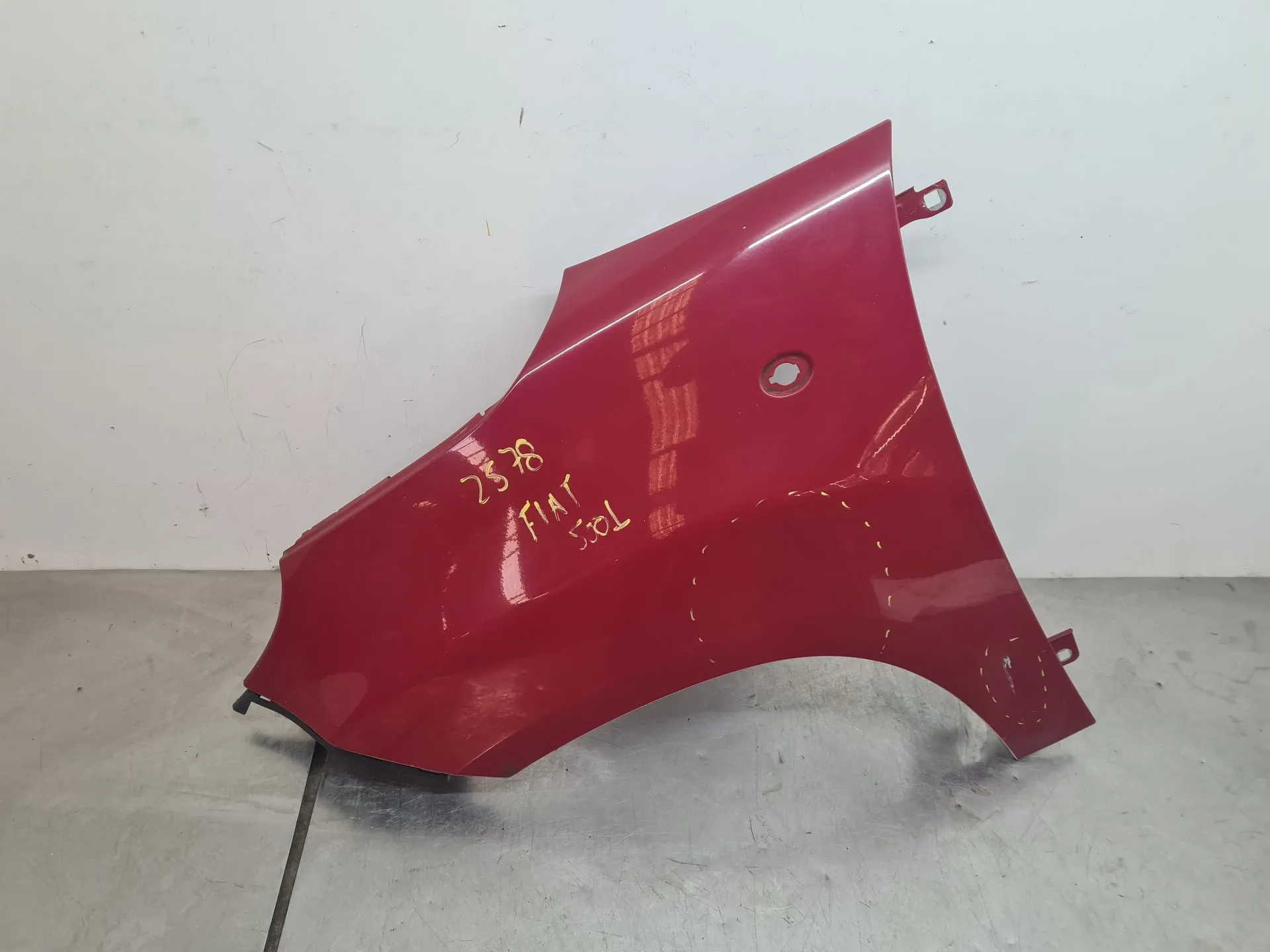 Guarda-lamas esquerdo FIAT 500L (351_, 352_)