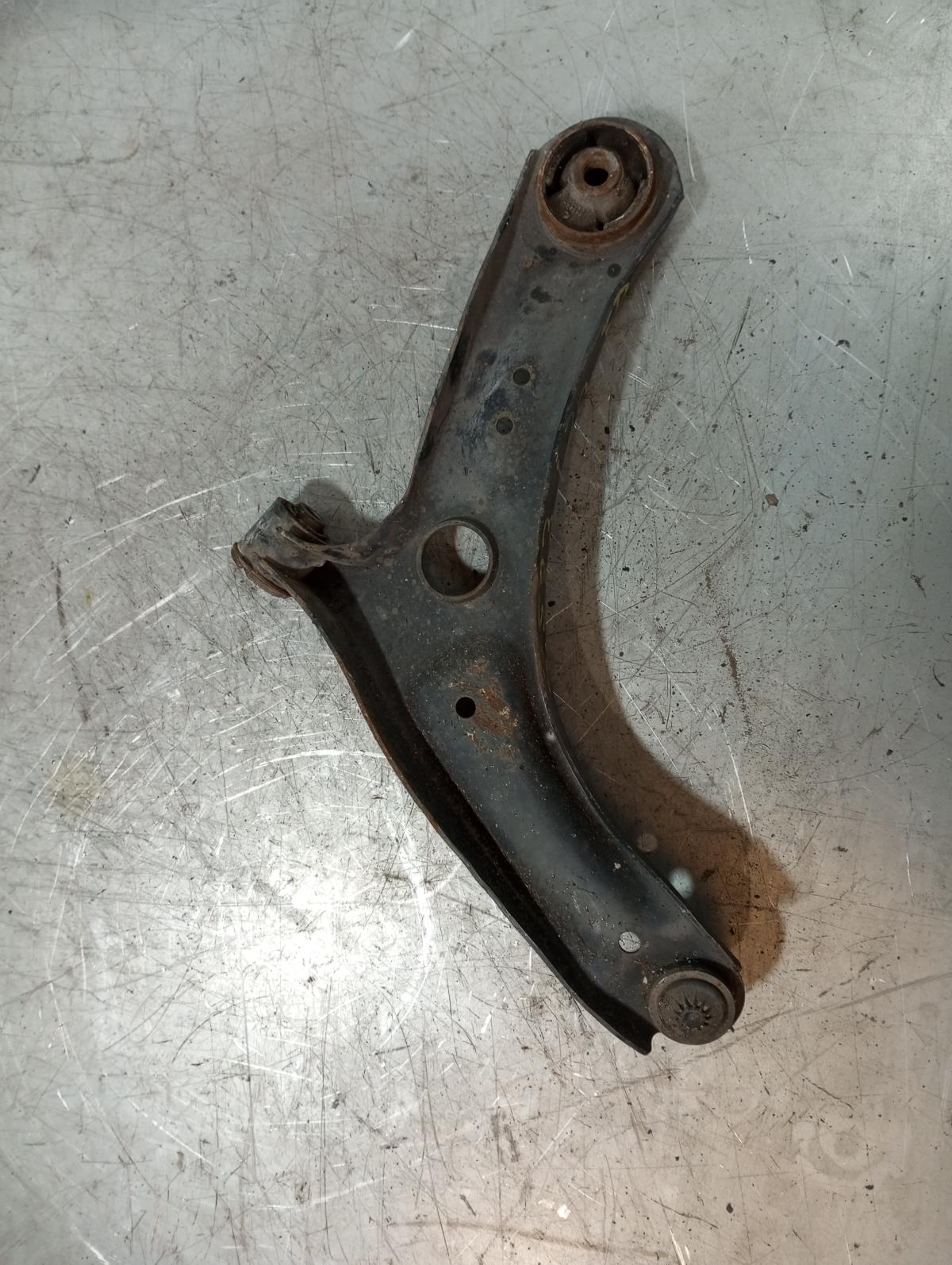 Braccio di sospensione anteriore destra HYUNDAI i20 (GB)