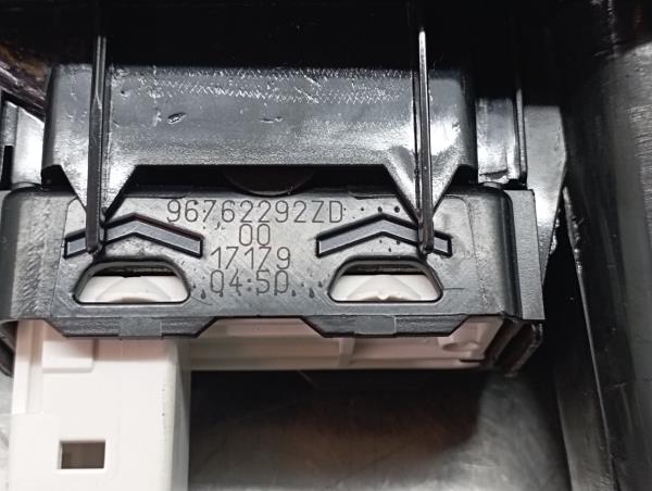 Commande / interrupteur lève-vitre Arrière Droite CITROËN C3 III (SX) Imagem-5