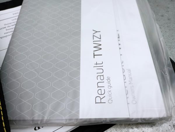 Borsa con manuale dell’utente del veicolo RENAULT Twizy (MAM_) Imagem-1