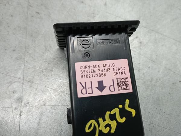 Módulo USB / AUX / IPOD NISSAN Micra V (K14) Imagem-3