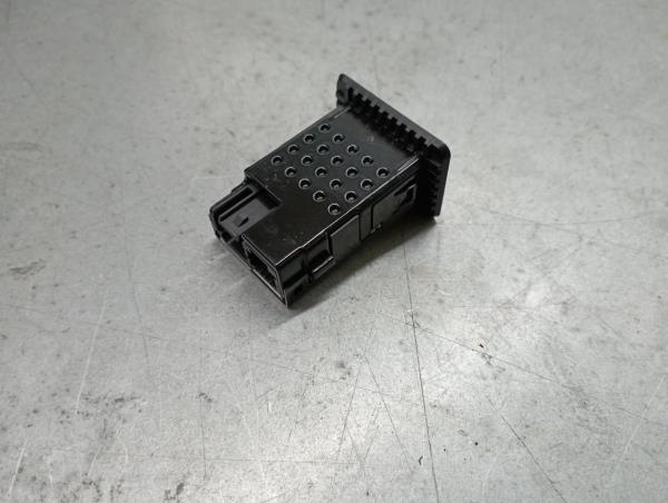 Módulo USB / AUX / IPOD NISSAN Micra V (K14) Imagem-1