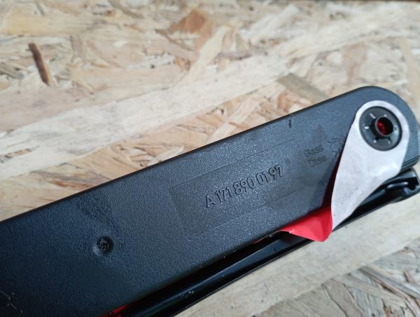 Triangolo di emergenza MERCEDES-BENZ Classe A (W176) Imagem-1