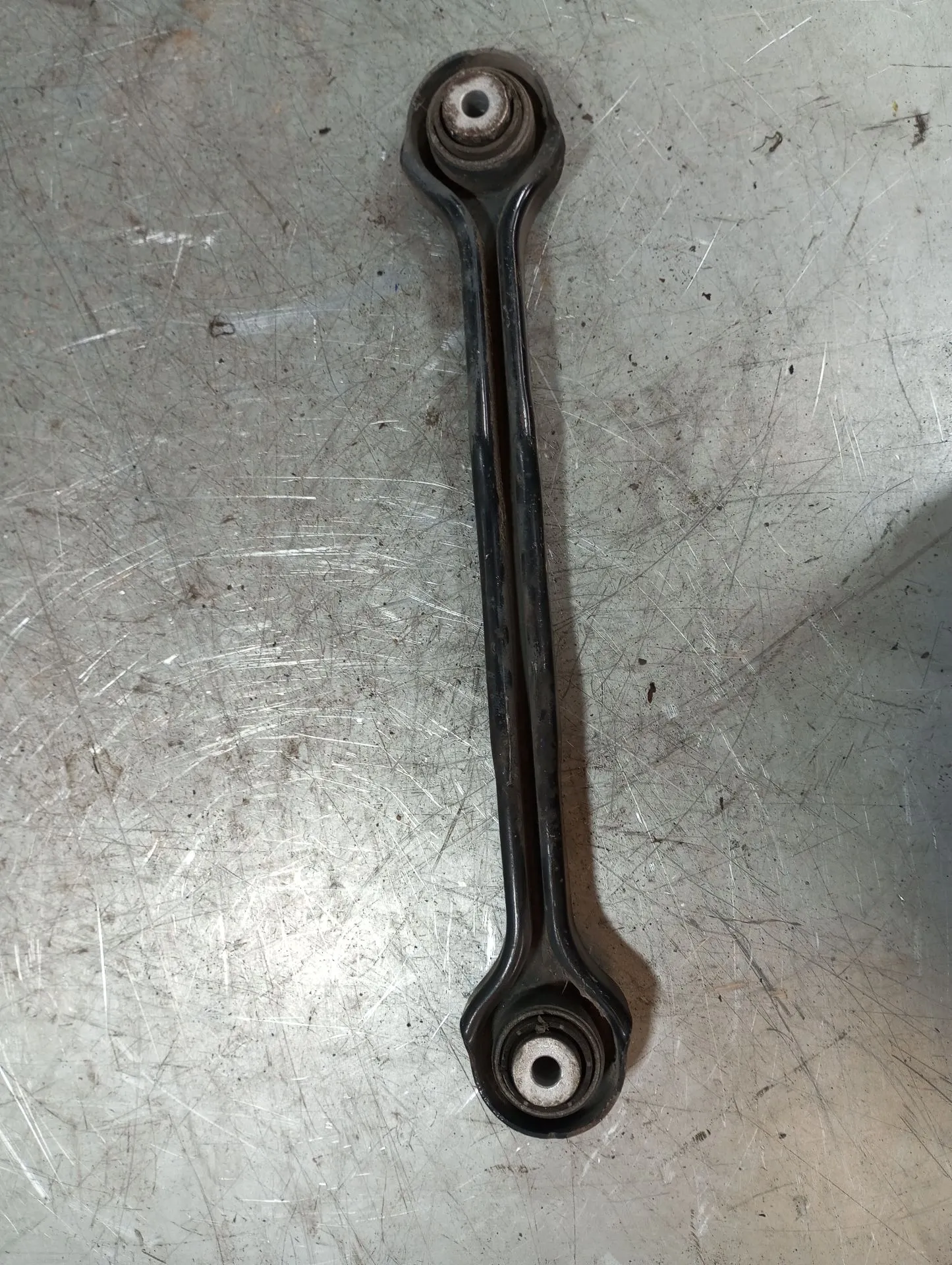 Left rear suspension arm BMW 3 (E90)