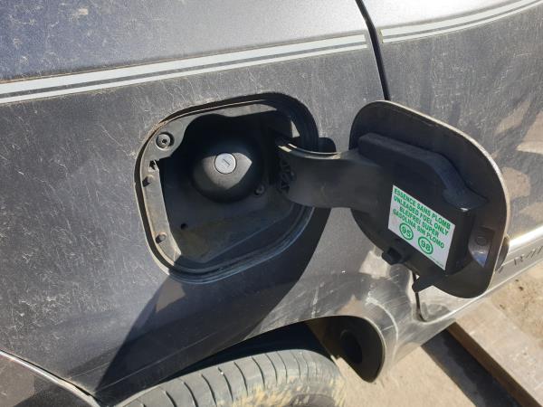 Tapa exterior combustible RENAULT Twingo III (BCM_) Imagem-1