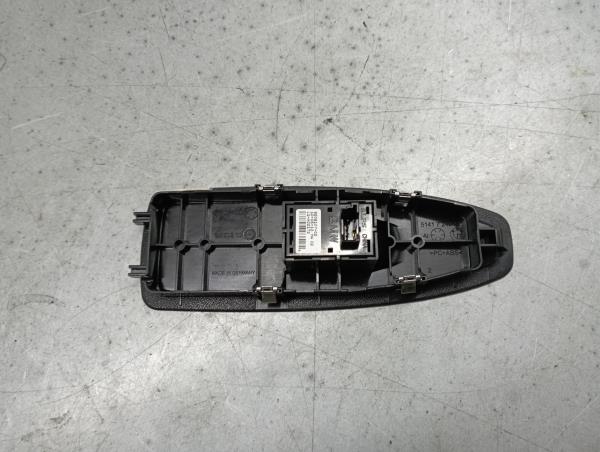 Mando / interruptor elevalunas delantero derecho BMW 1 (F20) Imagem-2